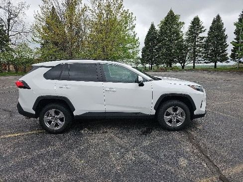 Used 2023 Toyota RAV4 XLE AWD/4WD image 7