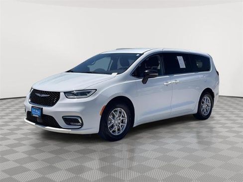 Used 2024 Chrysler Pacifica Touring-L FWD image 1
