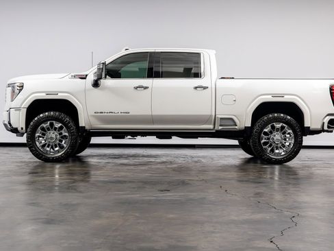 Used 2024 GMC Sierra 2500 Denali w/ Denali Reserve Package AWD/4WD image 9