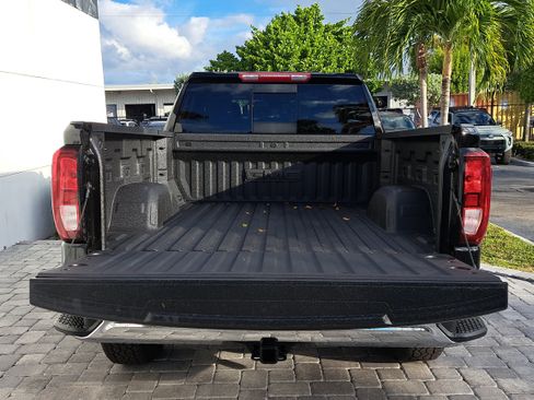 New 2026 GMC Sierra 1500 SLE w/ Preferred Package image 9