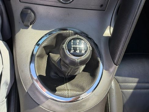 Used 2006 Pontiac Solstice Convertible w/ Premium Package RWD image 17