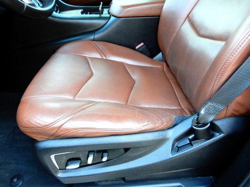 Used 2016 Cadillac Escalade Luxury image 13