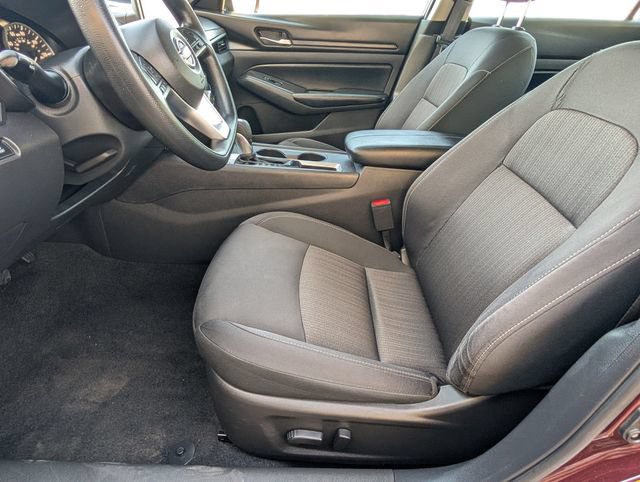 Used 2025 Nissan Altima 2.5 SV FWD image 12