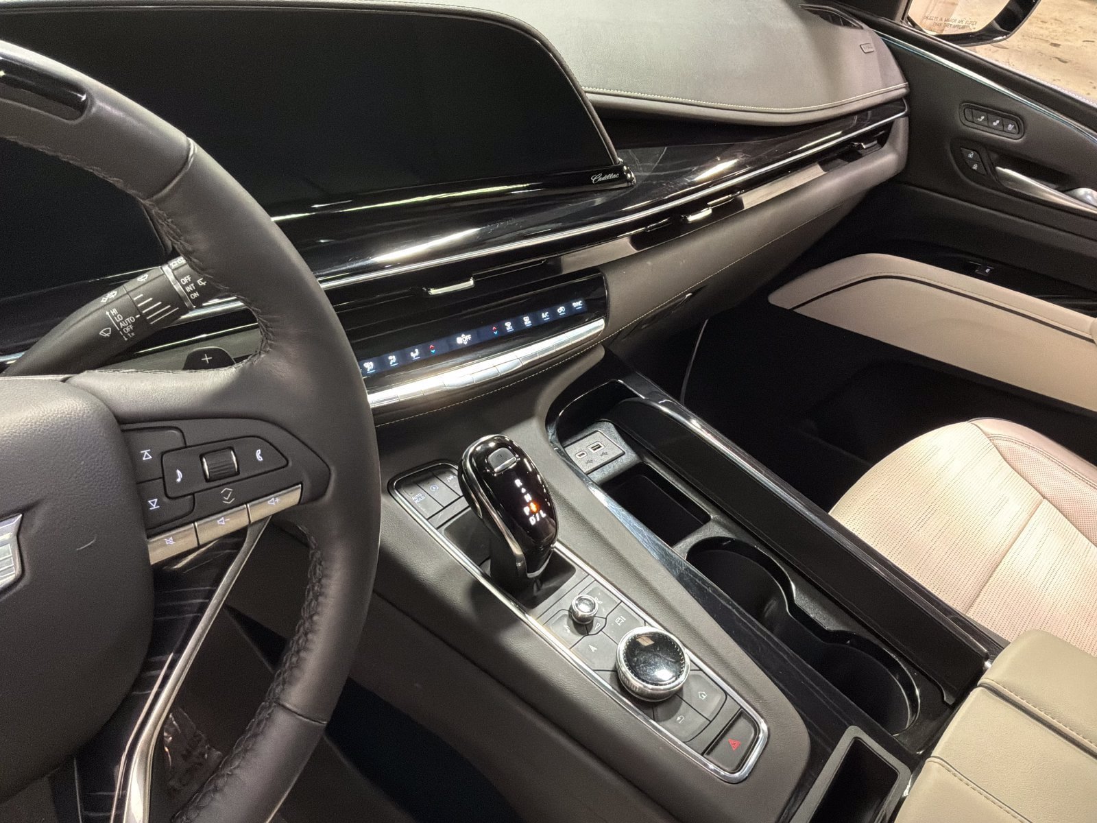 Used 2023 Cadillac Escalade Sport w/ LPO, ONYX Package AWD/4WD image 18