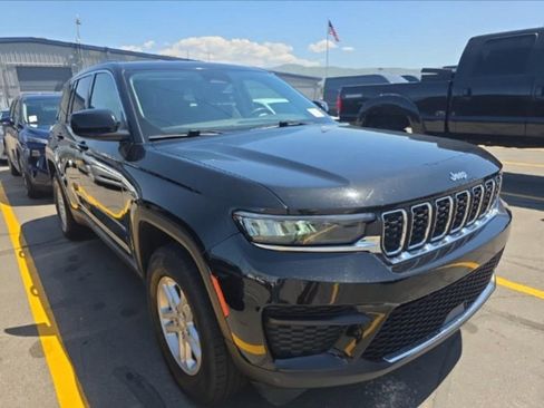 Used 2024 Jeep Grand Cherokee Laredo AWD/4WD image 2