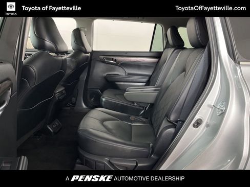 Used 2023 Toyota Highlander Platinum image 27