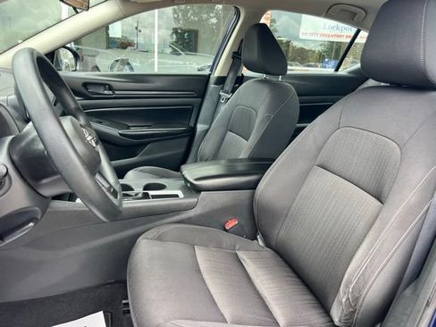 Used 2024 Nissan Altima 2.5 S FWD image 13