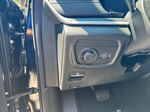 New 2025 Jeep Grand Cherokee Altitude image 13