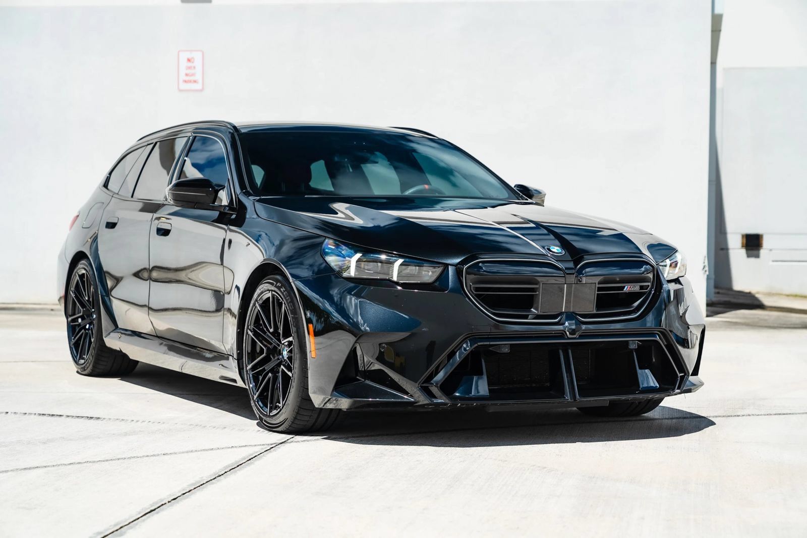 Used 2026 BMW M5 Touring AWD/4WD image 2