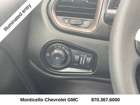 Used 2023 Jeep Renegade Latitude w/ Sun/Sound Group AWD/4WD image 15