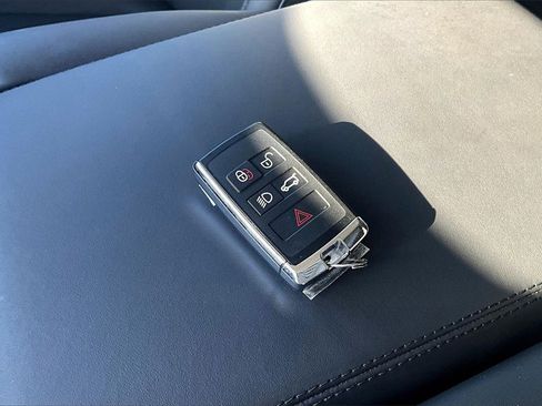 Used 2024 Land Rover Range Rover Sport SE image 10