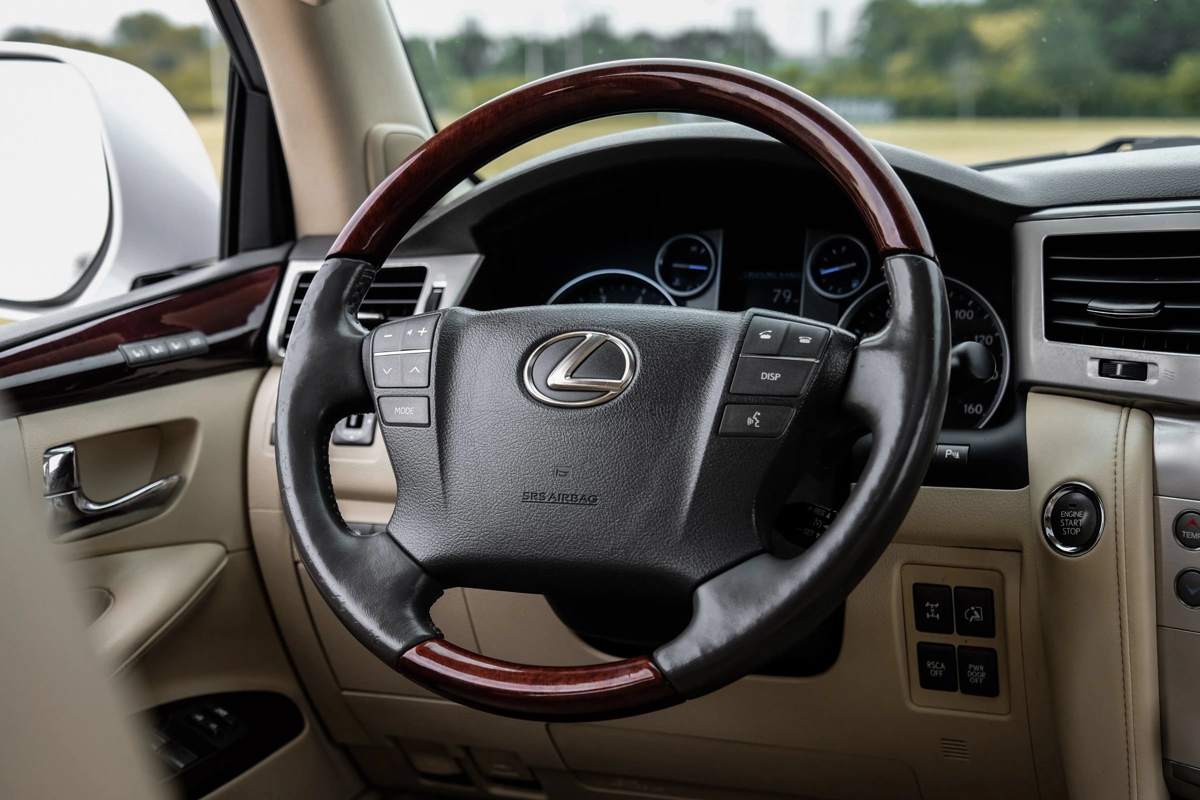 Used 2013 Lexus LX 570 4WD w/ Luxury Pkg image 20