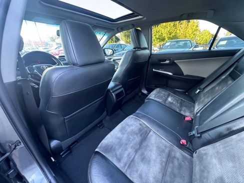 Used 2012 Toyota Camry SE w/ Leather Pkg FWD image 12