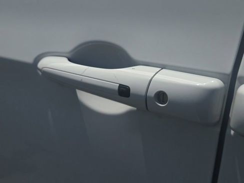 Used 2023 Chrysler Pacifica Touring-L FWD image 24