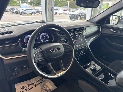 Used 2023 Jeep Grand Cherokee L Altitude AWD/4WD image 18