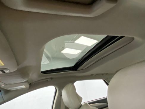 Used 2017 Lincoln MKZ Reserve image 21