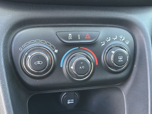 Used 2016 Dodge Dart SXT image 28