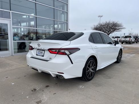 Used 2024 Toyota Camry SE image 5