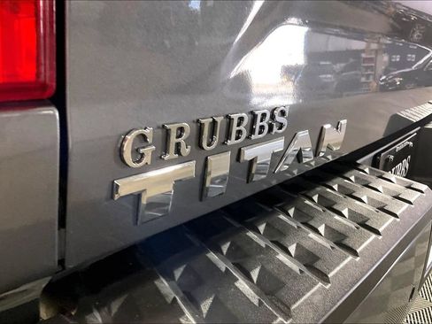 Used 2021 Nissan Titan SV AWD/4WD image 36