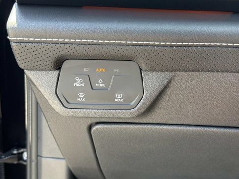 Used 2024 Volkswagen Atlas Cross Sport SEL AWD/4WD image 21