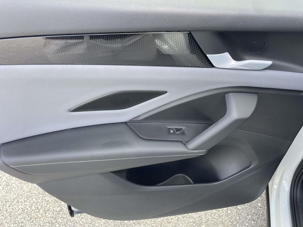 New 2026 Volkswagen Tiguan SE R-Line FWD image 25