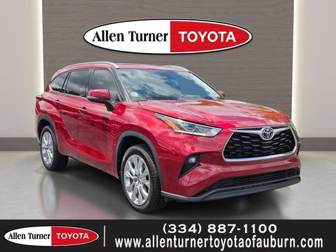 Used 2023 Toyota Highlander Limited FWD image 1