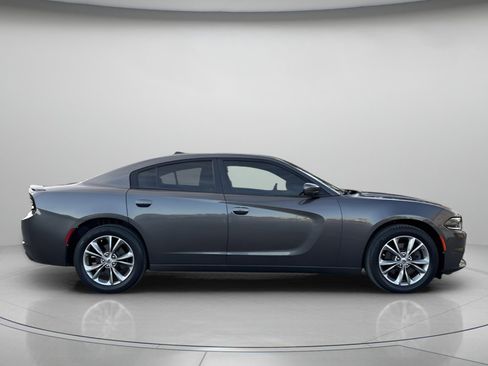 Used 2020 Dodge Charger SXT image 2