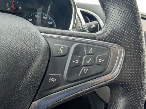 Used 2020 Chevrolet Equinox LS image 11