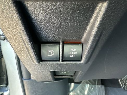 Used 2025 Toyota Sienna Platinum AWD/4WD image 33