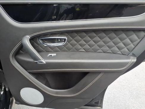 Used 2018 Bentley Bentayga image 15