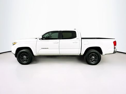 Used 2017 Toyota Tacoma SR5 w/ Tow Package image 4