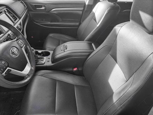 Used 2019 Toyota Highlander Limited Platinum image 9