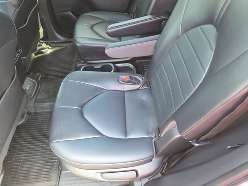 Certified 2022 Toyota Highlander XLE image 24