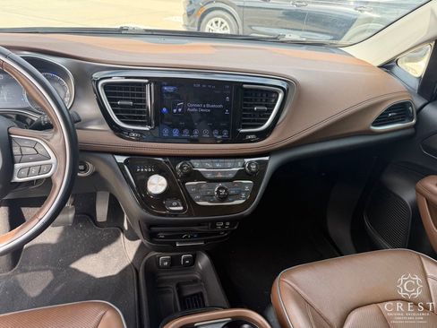 Used 2017 Chrysler Pacifica Limited FWD image 19