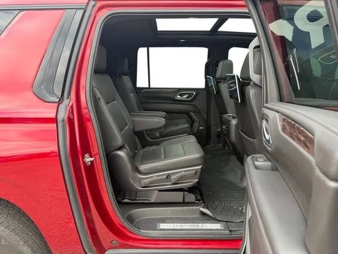 Used 2021 Chevrolet Suburban Z71 AWD/4WD image 32