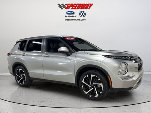 Used 2024 Mitsubishi Outlander SE Black Edition AWD/4WD image 3