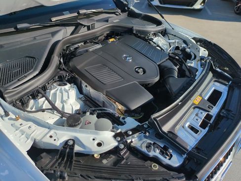 Used 2025 Mercedes-Benz GLC 300 image 23