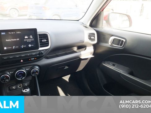 Used 2025 Hyundai Venue SEL image 19