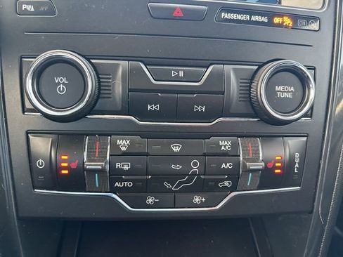 Used 2019 Ford Explorer XLT w/ Equipment Group 202A image 33