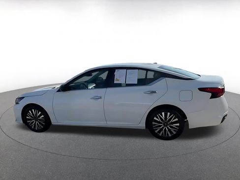 Used 2025 Nissan Altima 2.5 SV FWD image 9