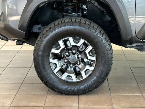 Certified 2017 Toyota Tacoma TRD Off-Road w/ Tow Package AWD/4WD image 25