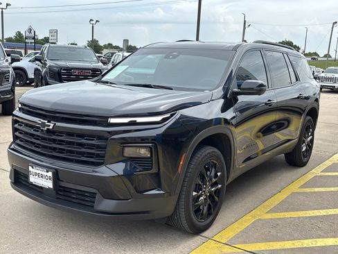 Used 2024 Chevrolet Traverse LT w/ Enhanced Driving Package FWD image 11