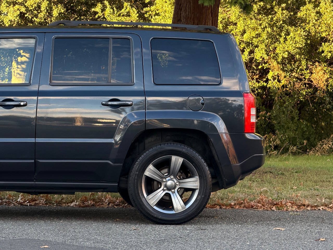 Used 2015 Jeep Patriot High Altitude AWD/4WD image 28
