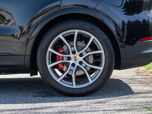 Used 2024 Porsche Cayenne S image 12