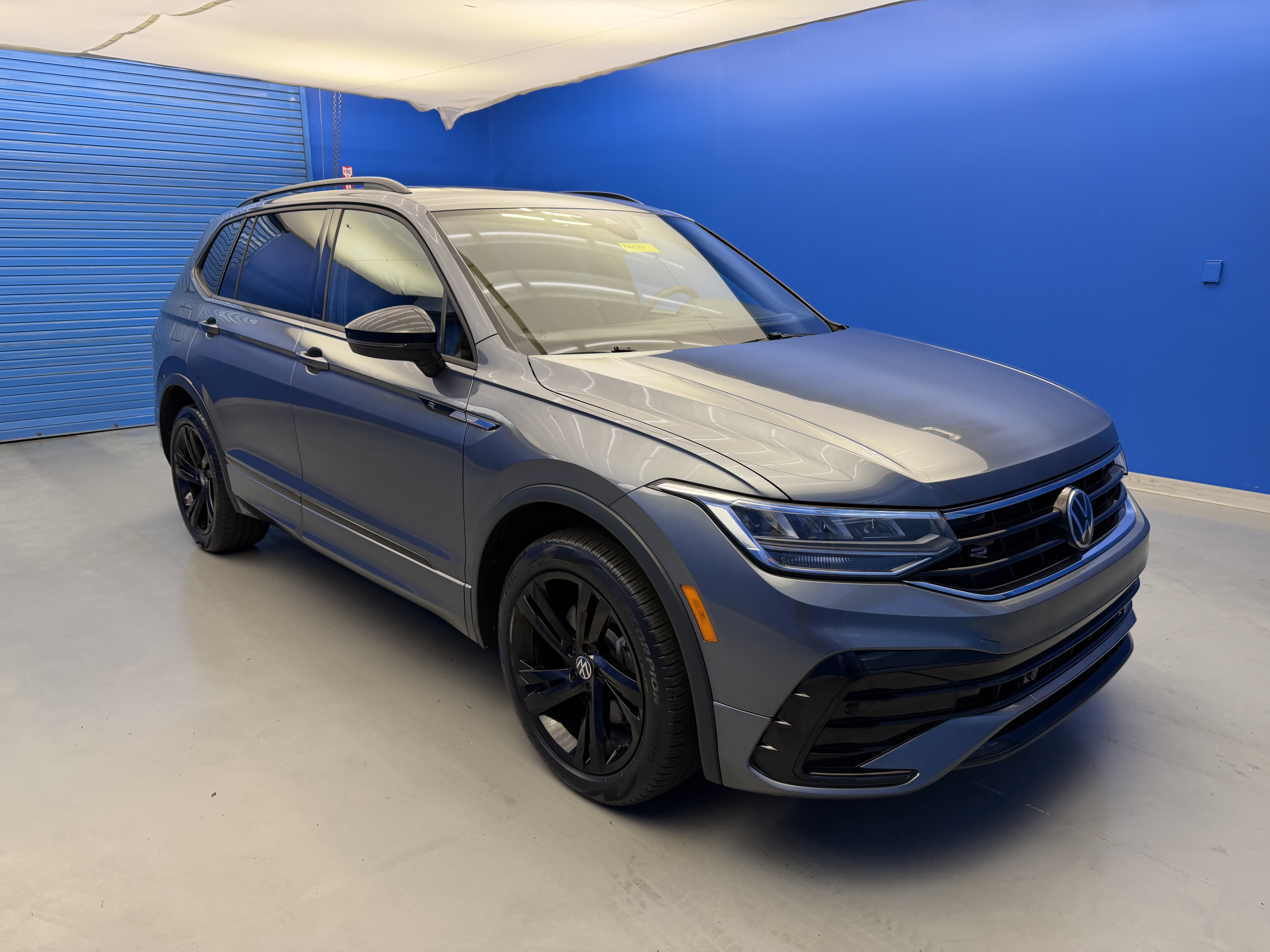 Certified 2023 Volkswagen Tiguan SE R-Line FWD image 2