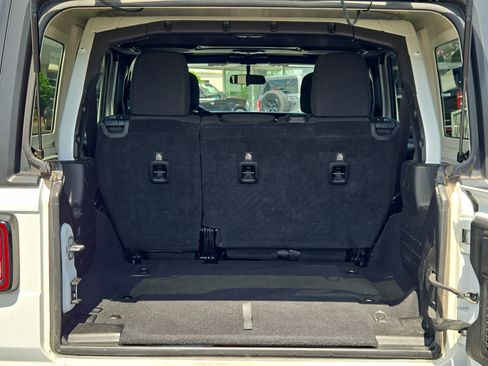Used 2018 Jeep Wrangler Unlimited Sport AWD/4WD image 13