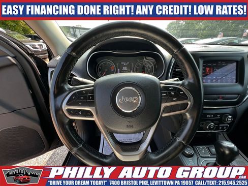Used 2019 Jeep Cherokee Latitude Plus AWD/4WD image 23