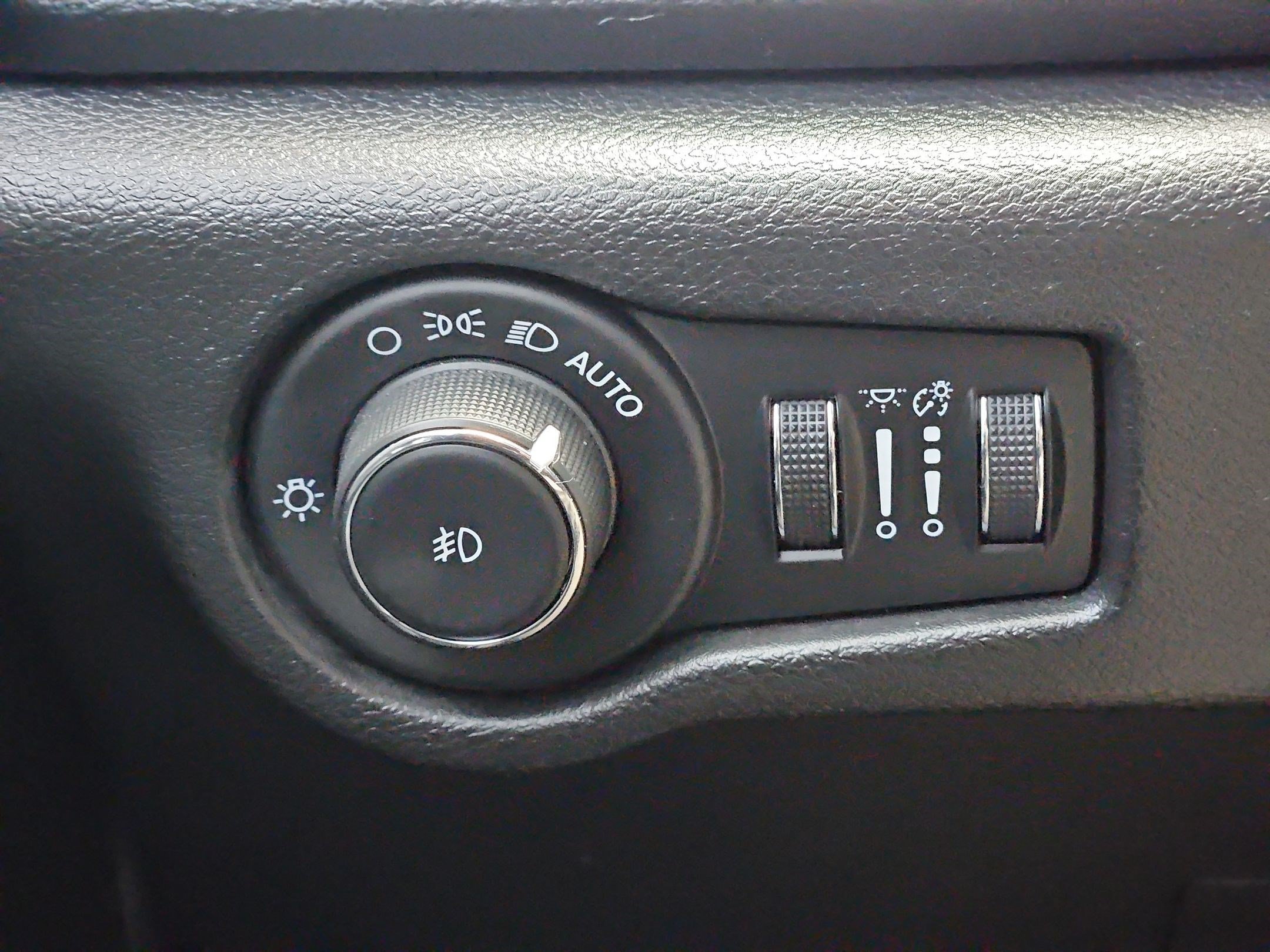 Used 2020 Chrysler Pacifica Touring-L FWD image 23