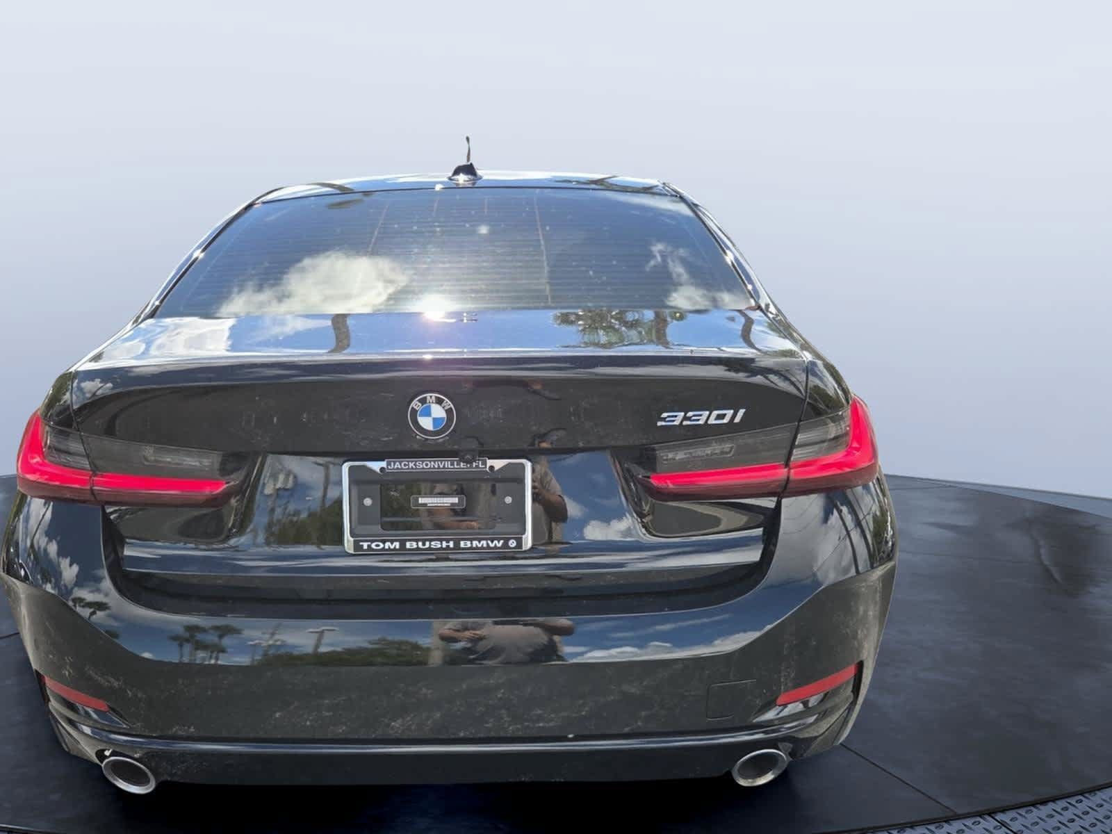Used 2023 BMW 330i Sedan w/ Premium Package RWD image 5