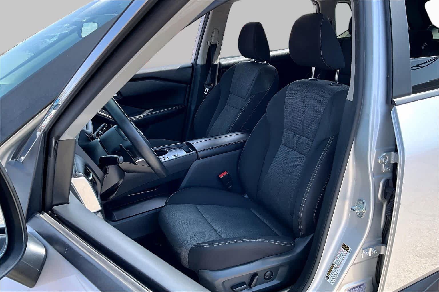 Used 2024 Nissan Rogue SV FWD image 8